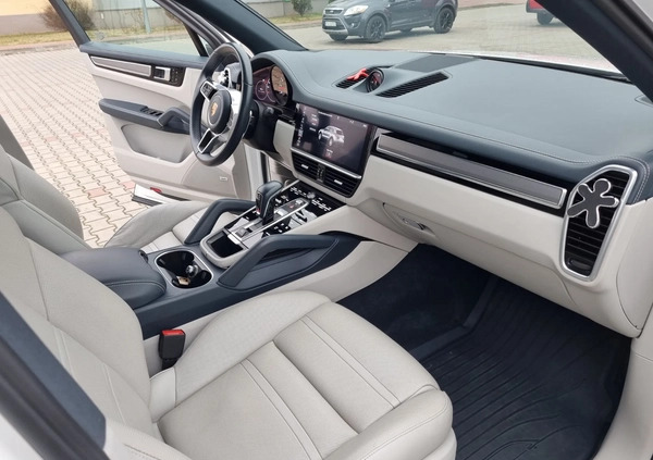 Porsche Cayenne cena 319900 przebieg: 51300, rok produkcji 2020 z Janów Lubelski małe 379